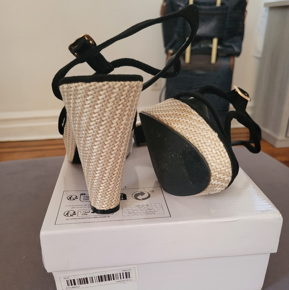 Heels - Picture 5 of 6